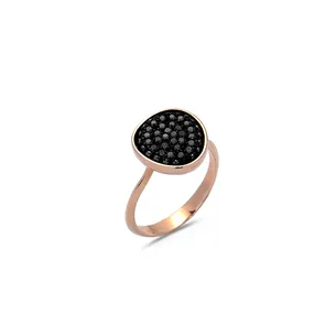 Bague sur une base céramique en Or Rose sertie de Diamants Noirs 0.38ct. 