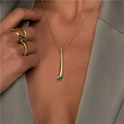 Collier 45cm en Or Jaune 750Mill. Pendentif avec Emeraude
 Ovale