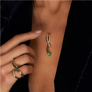 Collier 45cm en Or Jaune 750Mill. Pendentif 
avec Emeraude 2