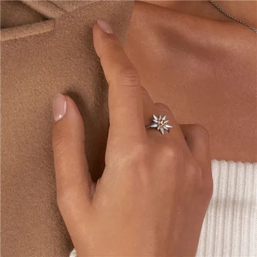 Bague Edelweiss en Or Jaune 750 mill. et Argent 925 mill. sertie de Diamant 0.02ct.